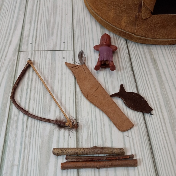 Carlson Dolls Native American Leather Teepee - Picture 5 of 9